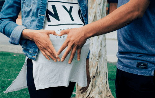 pareja babymoon