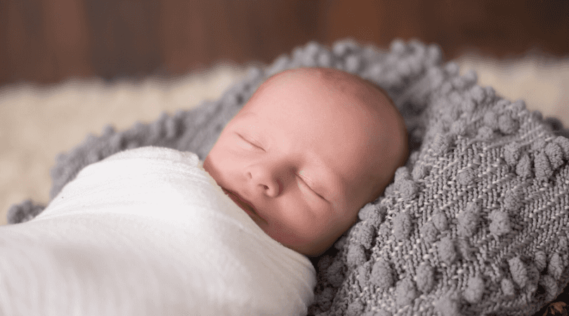 Calculadora Fecha de Parto, bebé dormido, recién nacido