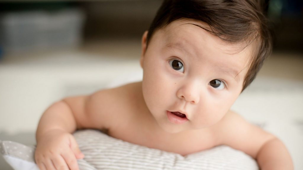nombres niños inician con A