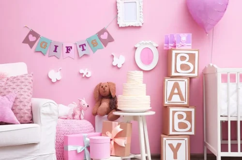 escenario decorado en rosado para fiesta de baby shower para niña